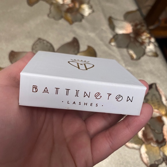 Lashes - Picture 8 of 10